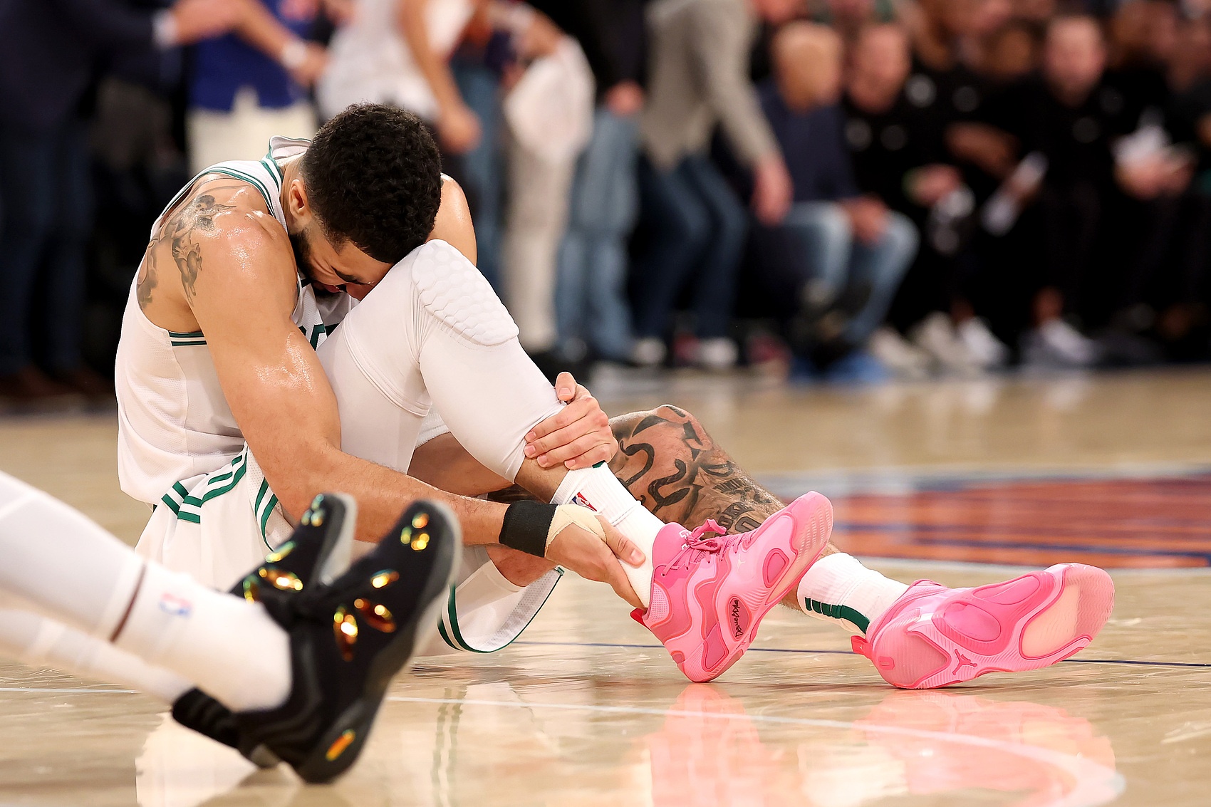 跟腱撕裂恢复期😒！塔图姆更新社媒：受伤45天了 这简直是胡扯