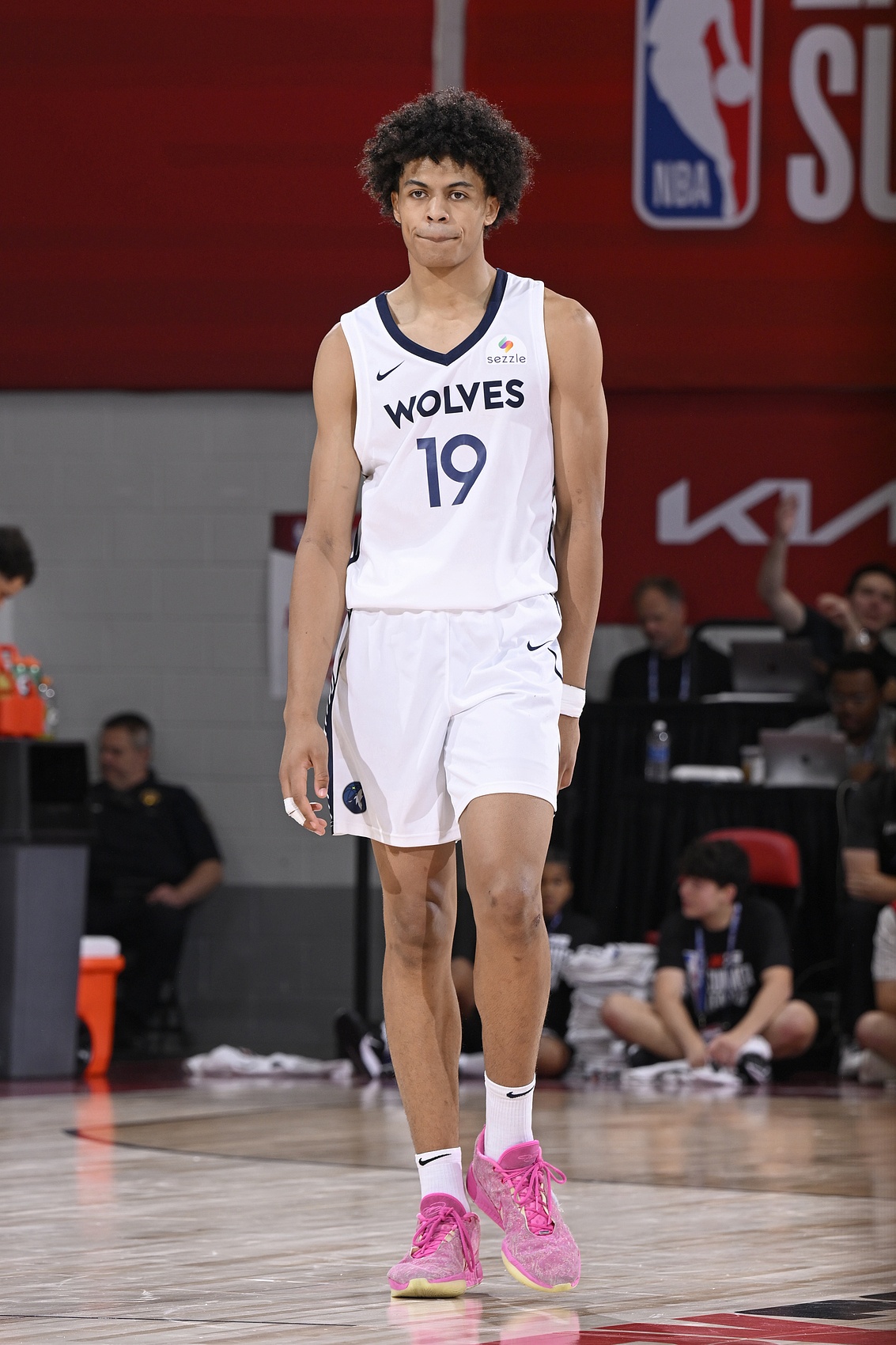 开云官网-不太理想！17号秀贝兰热27分钟7投仅2中拿到6分5板 出现7次犯规