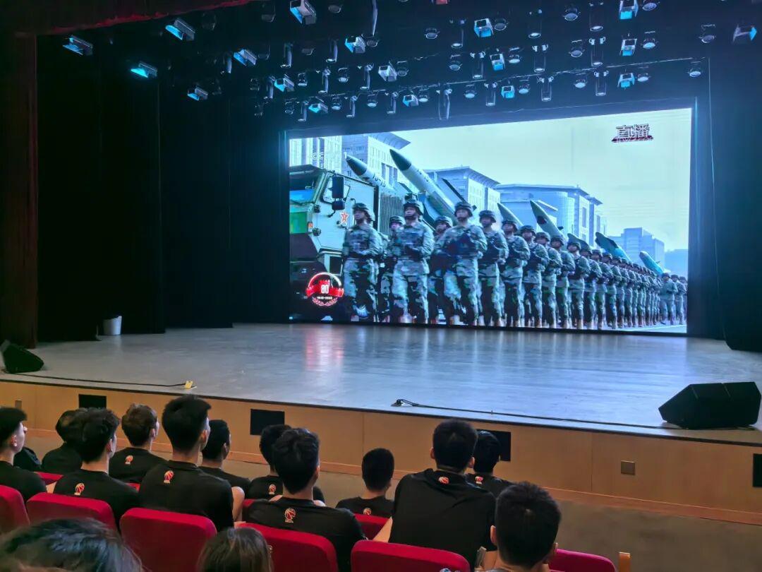 kaiyun-北京首钢篮球俱乐部全体成员集体观看九三阅兵