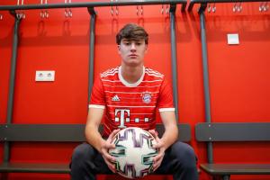 kaiyun-德天空：拜仁小将哈维尔-费尔南德斯恢复有球训练，有望10月复出