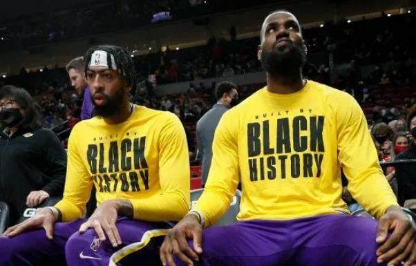 开云体育官网-佩林卡截止日与詹眉并无交流 沃格尔满意球队状态