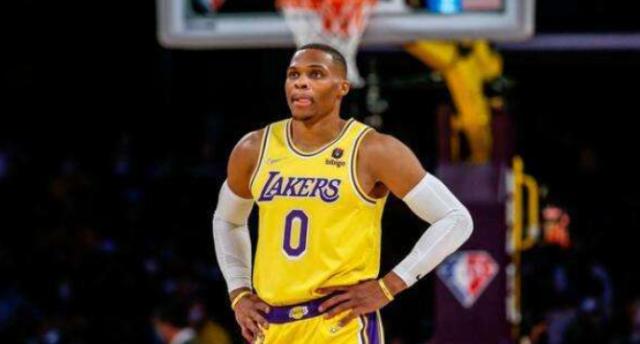 【观察】耻辱不敌重建开拓者 湖人的问题何止韦少